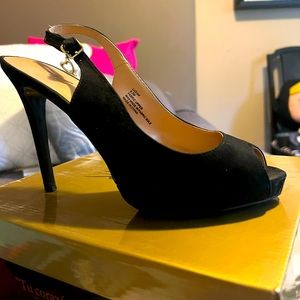 Thalia Sodi black heels